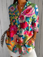 Blusa de botones con estampado vibrante en tejido ligero