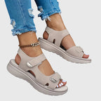 Sandaler med bred tåbox, dämpad innersula och greppsula
