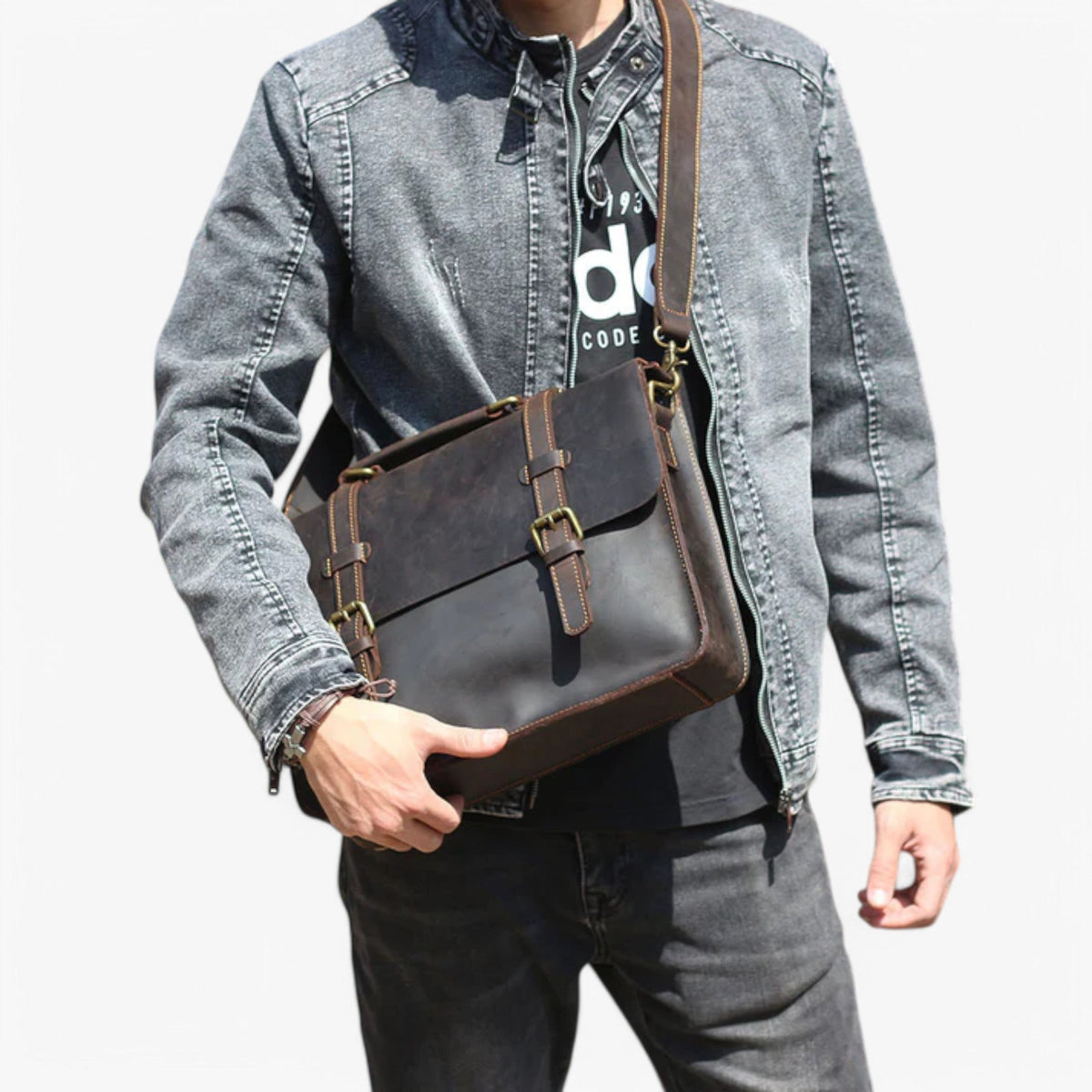 Bolso de hombro de forma holgada con un rico acabado de pátina