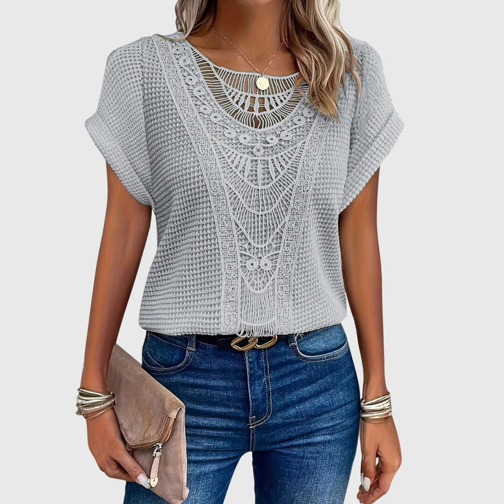 Blusa con detalle de encaje y corte holgado de verano