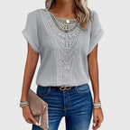 Blusa con detalle de encaje y corte holgado de verano