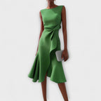 Vestido midi entallado y femenino de silueta favorecedora
