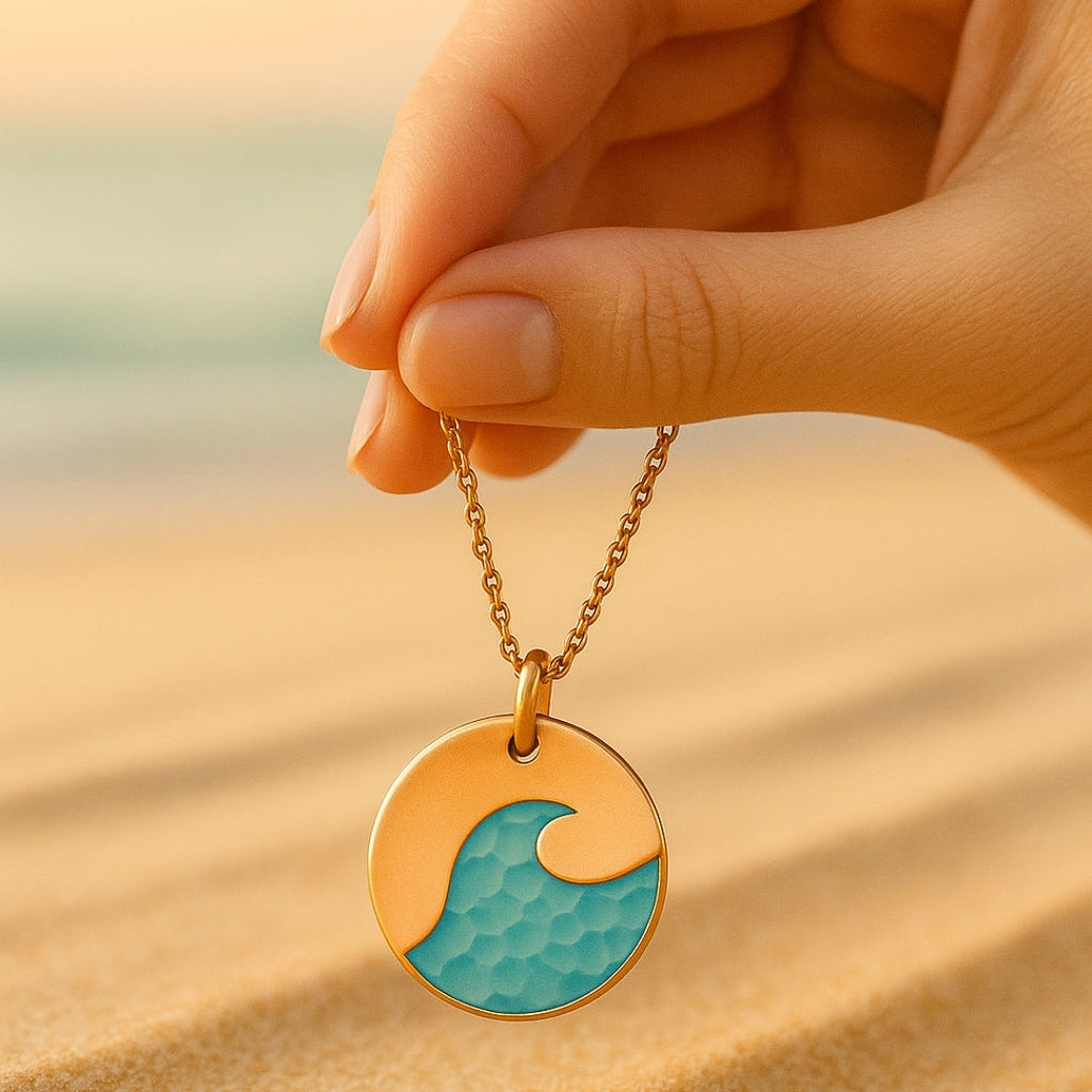 Halsband med vågigt havshänge, flytande design och strandcharm