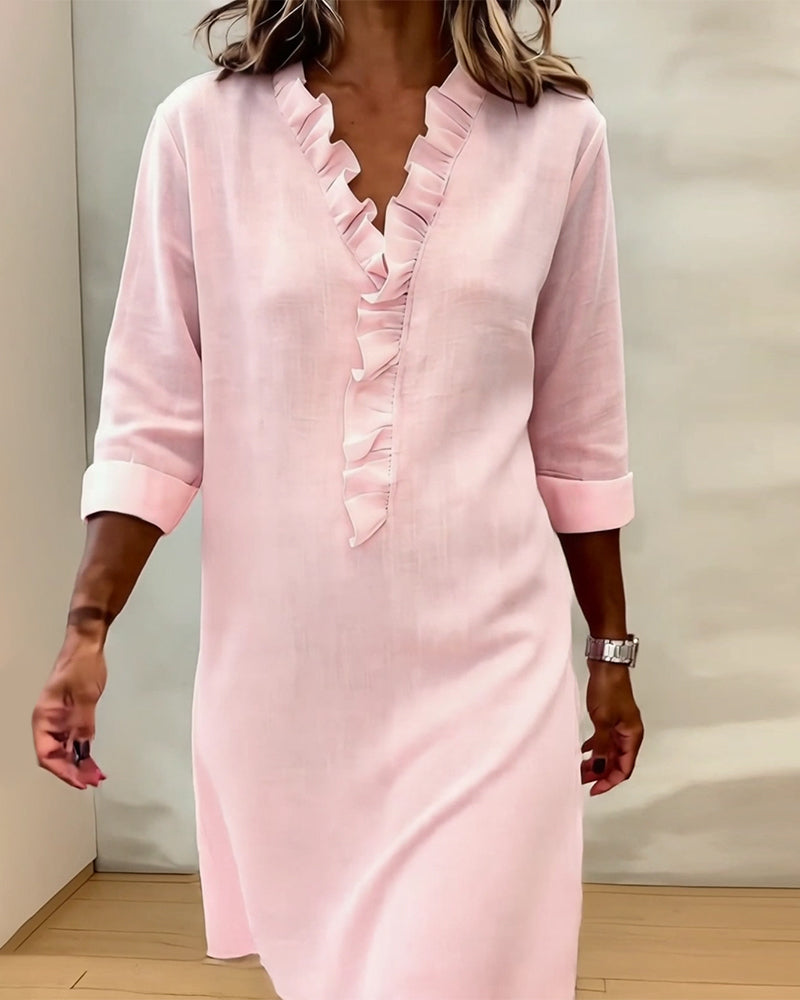 Vestido de algodón y lino con cuello de pico y detalle de volantes