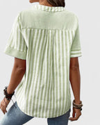 Blusa de rayas con corte holgado y clásico