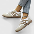 Sneakers med bred tåbox och dämpat stöd