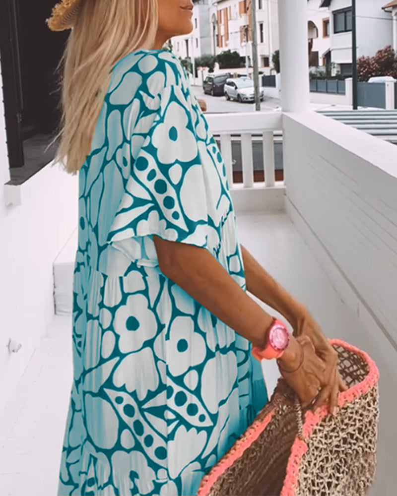 Vestido estampado con cuello de pico, media manga y detalle de pliegues