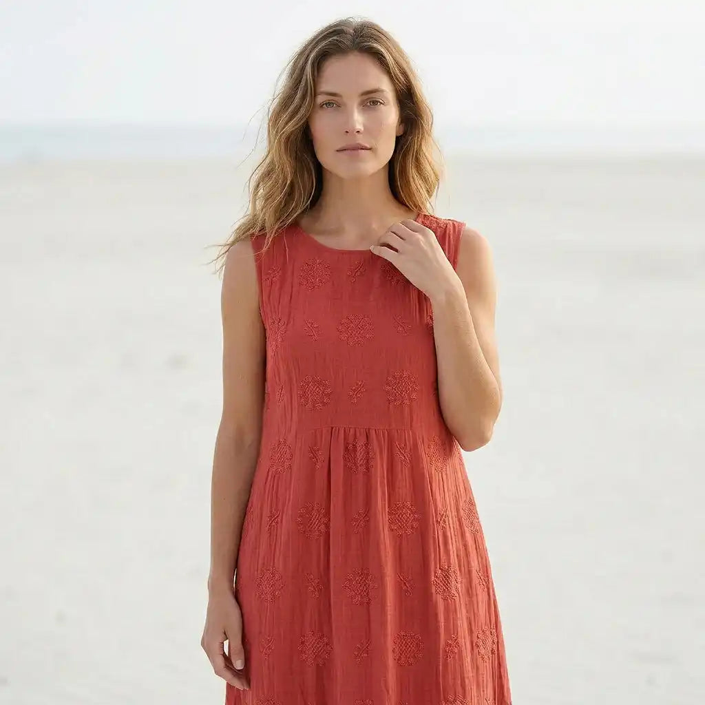 Vestido oversize sin mangas con delicados bordados