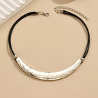 Hamrad vintagechoker med månskära och himmelsk känsla
