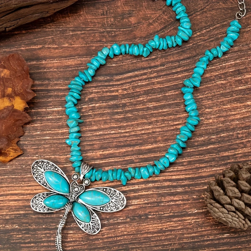 Boho-halsband i vintagestil med blågröna kulor och trollsländehänge