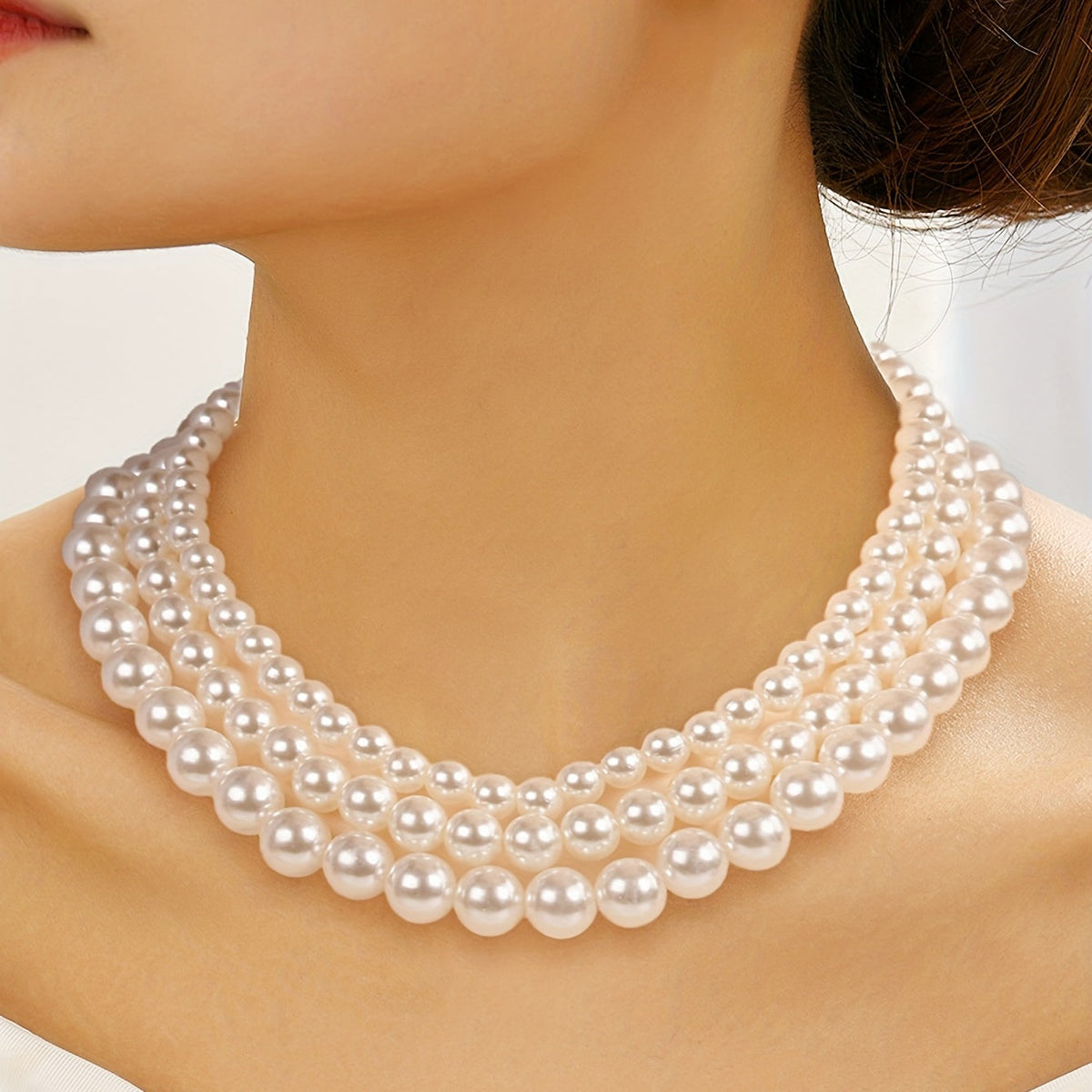 Flerlagrad vintagechoker med konstpärlor och färgdetaljer