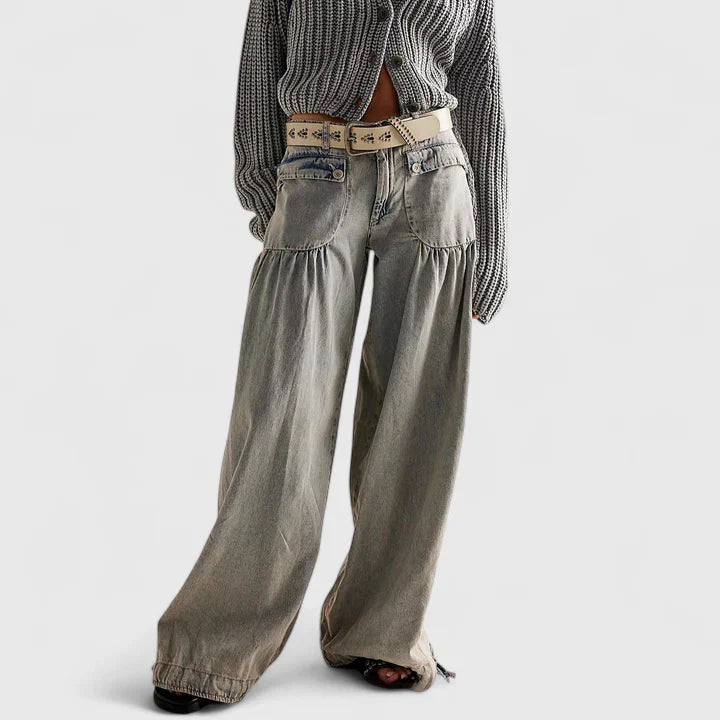 Pleated Trousers with Lightweight Flowing Cut