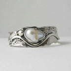 Vintage-Style Wave Ring with White Stone in Silver Colour