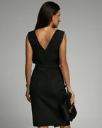Vestido ajustado con cuello de pico y abertura lateral