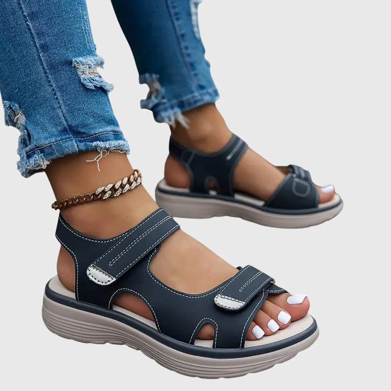 Sandaler med bred tåbox, dämpad innersula och greppsula