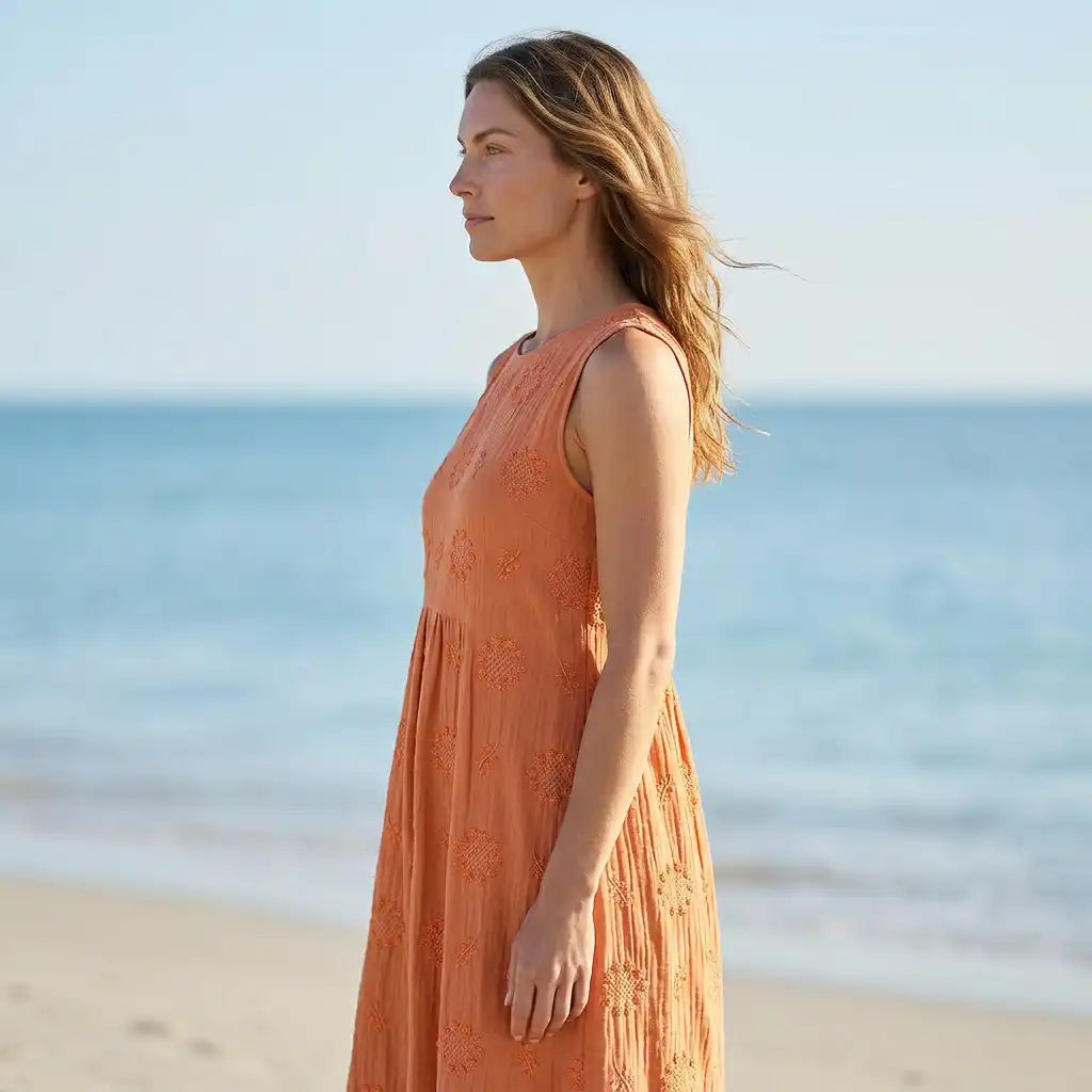 Vestido oversize sin mangas con delicados bordados