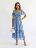 Off shoulder-midiklänning med blommönster och smockat liv