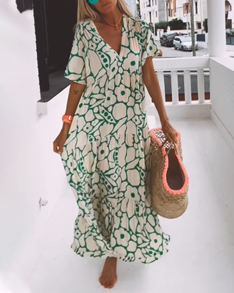 Vestido estampado con cuello de pico, media manga y detalle de pliegues