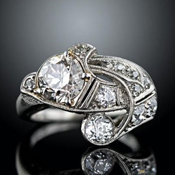 Oregelbunden ring i vintagestil med zirkoniaaccenter, silverfärgad