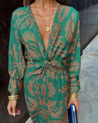 Vestido largo estampado con escote de pico y manga larga