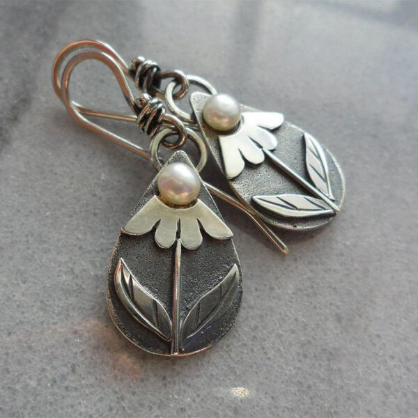 Vintage-Style Teardrop Flower Earrings with Romantic Detail