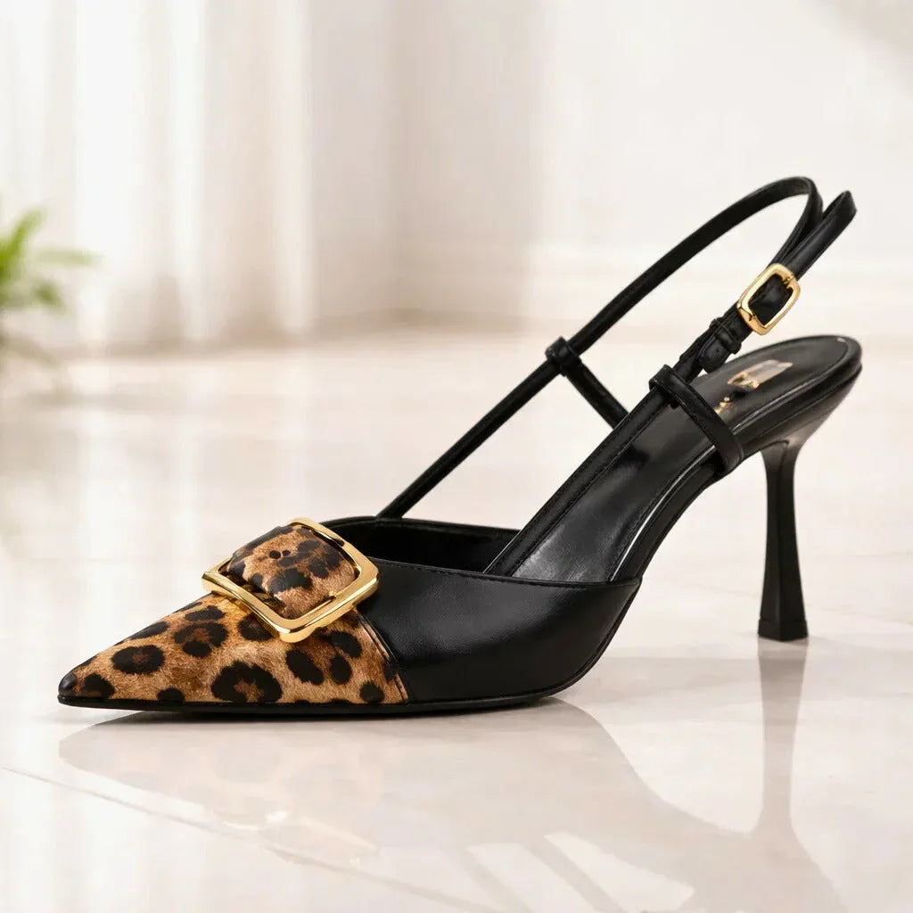 Tacones con estampado de leopardo y detalle de hebilla dorada