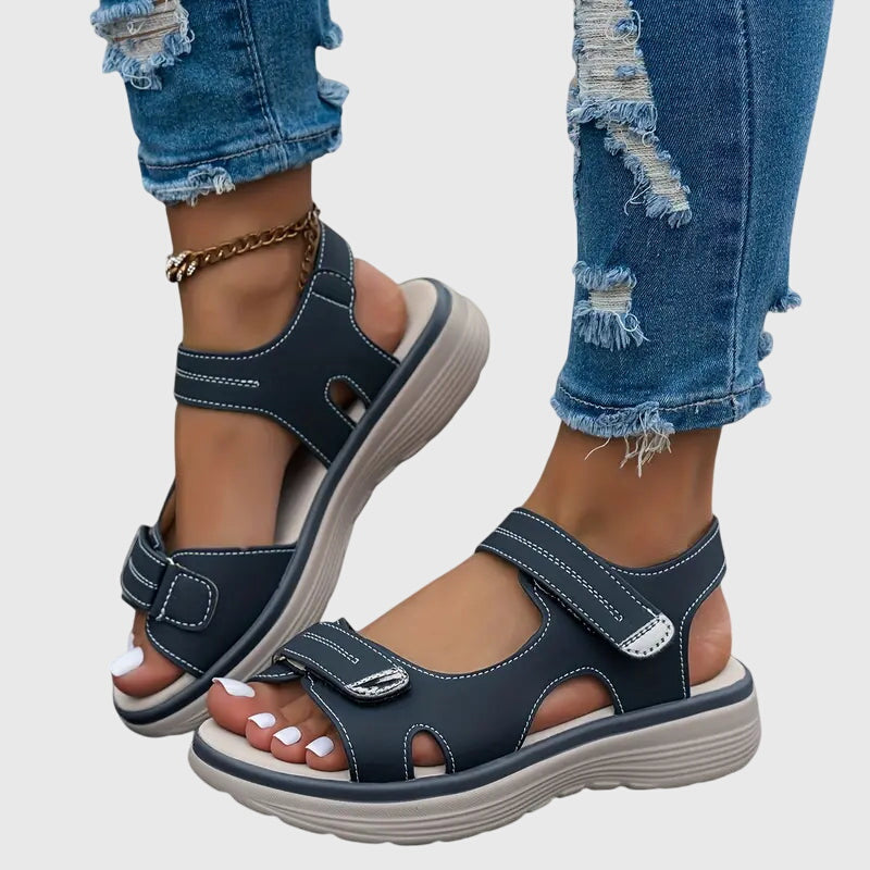 Sandaler med bred tåbox, dämpad innersula och greppsula