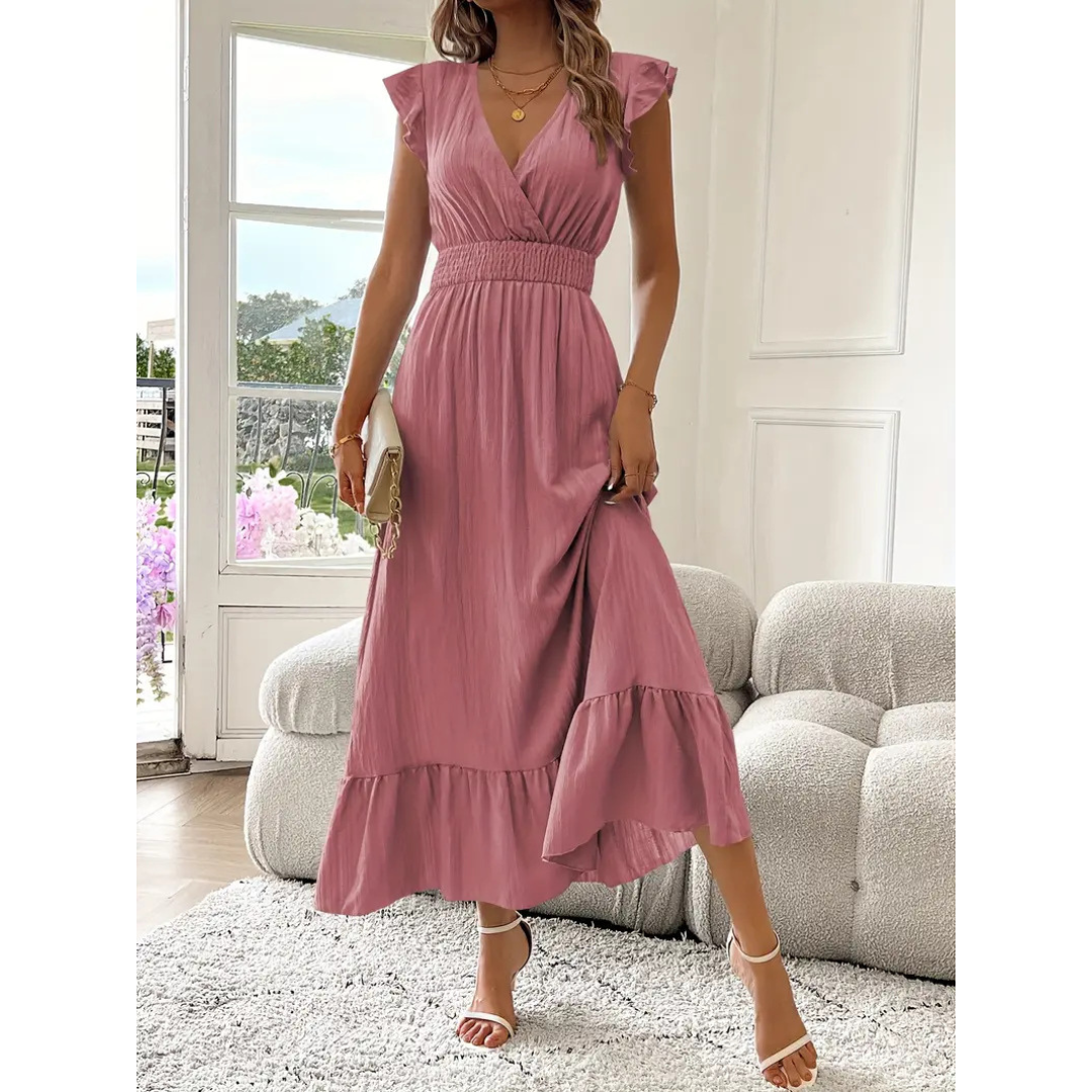 Vestido largo con escote de pico fruncido para los días de verano junto al agua