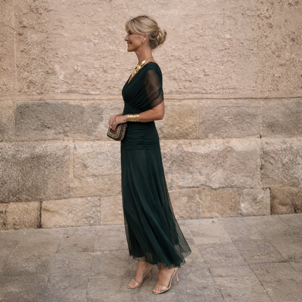 Off shoulder-maxiklänning i draperad chiffong med utsvängd fåll