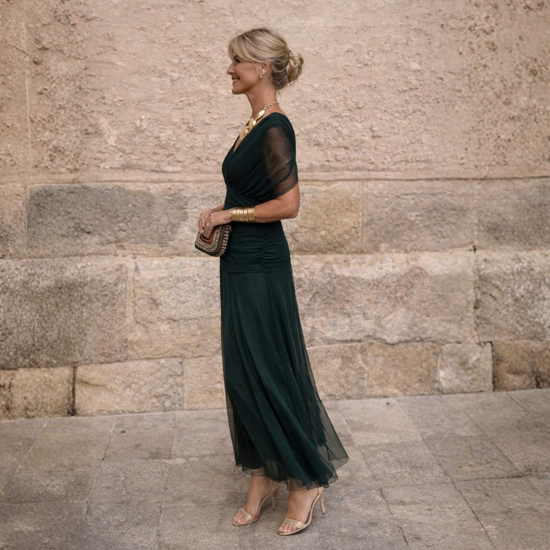 Off shoulder-maxiklänning i draperad chiffong med utsvängd fåll