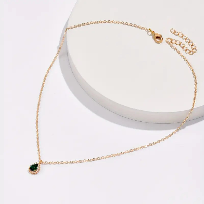 Fine Chain Necklace with Tiny Dark Stone in Gold Colour