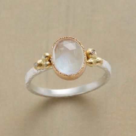 Vintage-Style White Glass Stone Ring with Classic Band