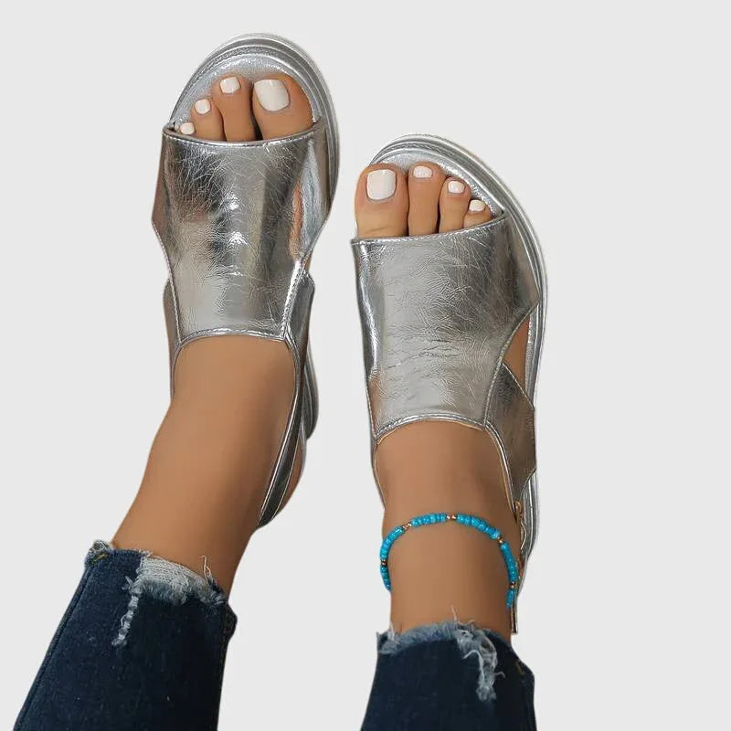 Sandalias metalizadas con tacón estable y suela antideslizante