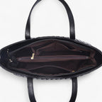 Bolso de piel vegana con textura trenzada y asas metálicas