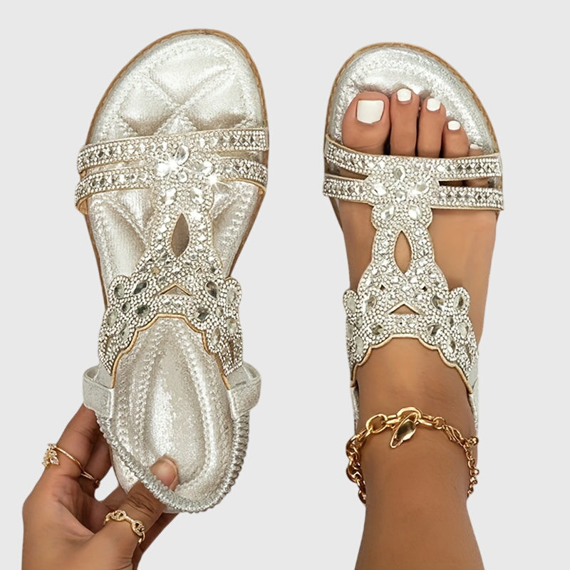 Sandaler med hälrem och dekorativa stendetaljer