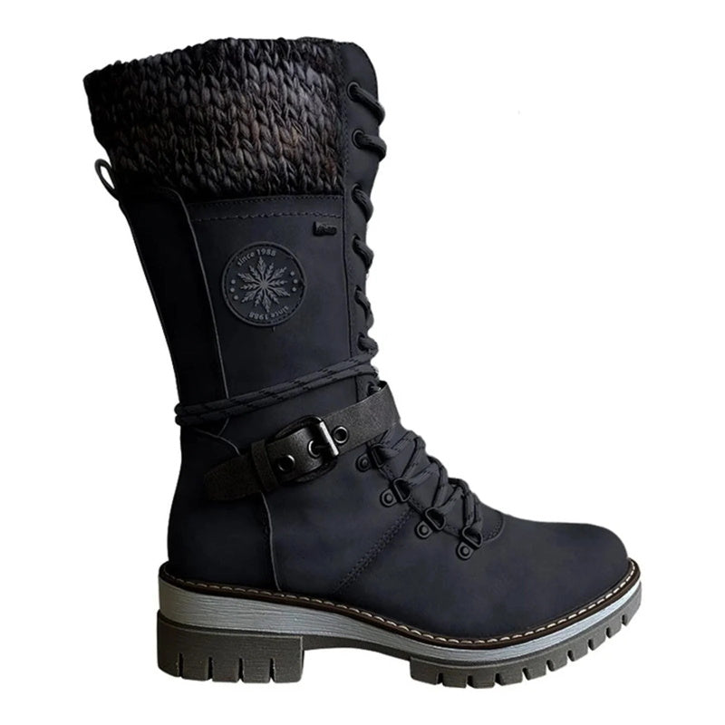 Vinterboots med stickade paneler och spännedetalj