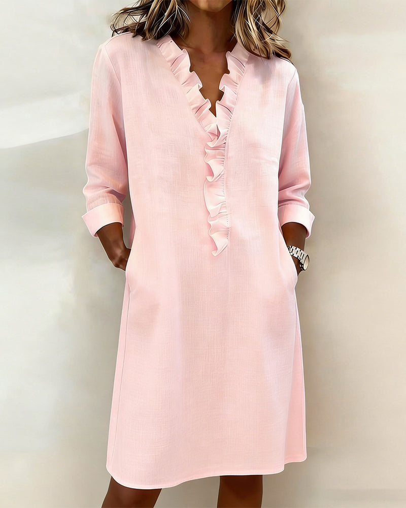Vestido de algodón y lino con cuello de pico y detalle de volantes