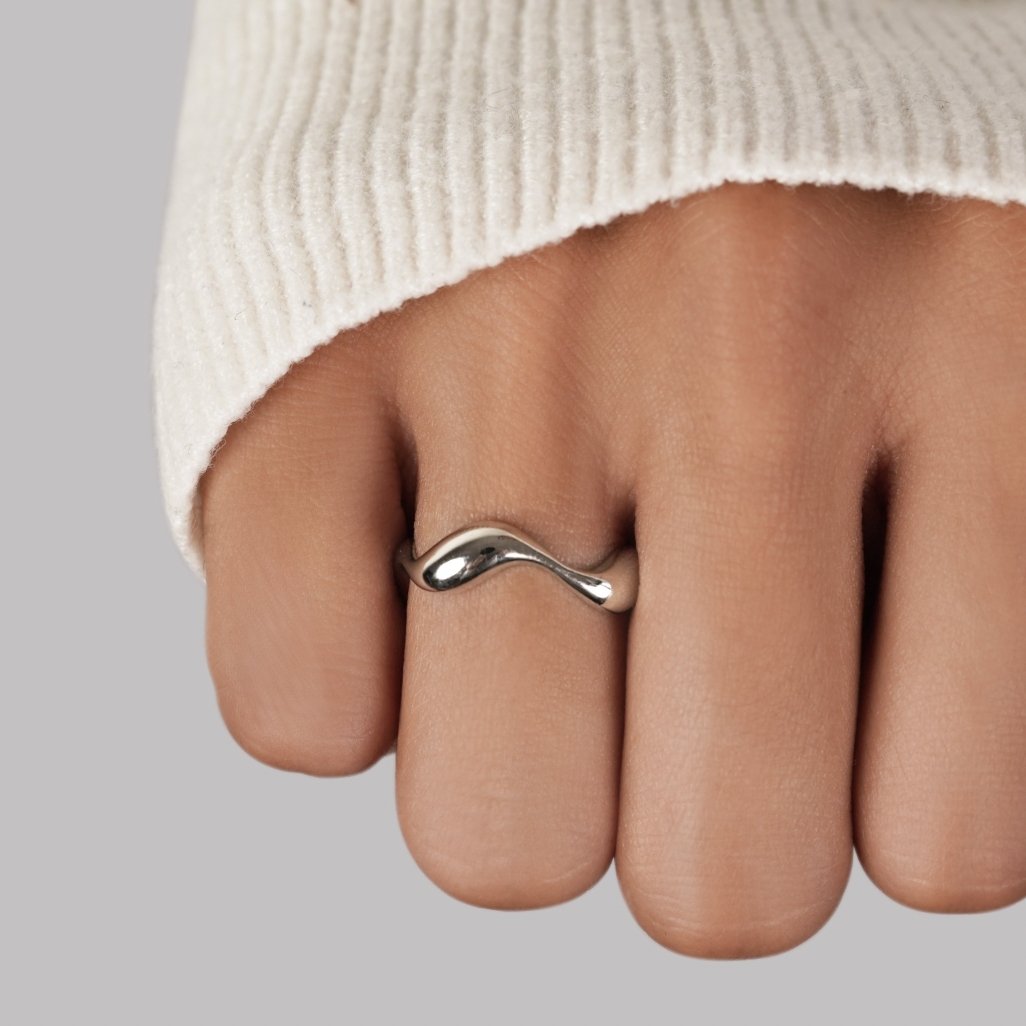 Adjustable Minimalist Wave Ring with Open Band Design