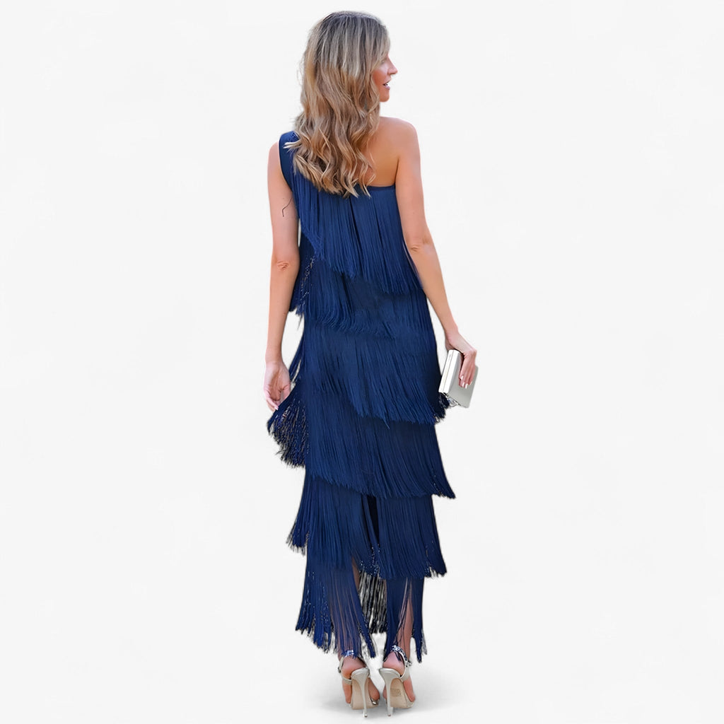 Vestido de noche con flecos y silueta ajustada