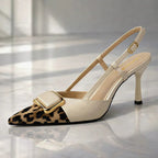 Tacones con estampado de leopardo y detalle de hebilla dorada
