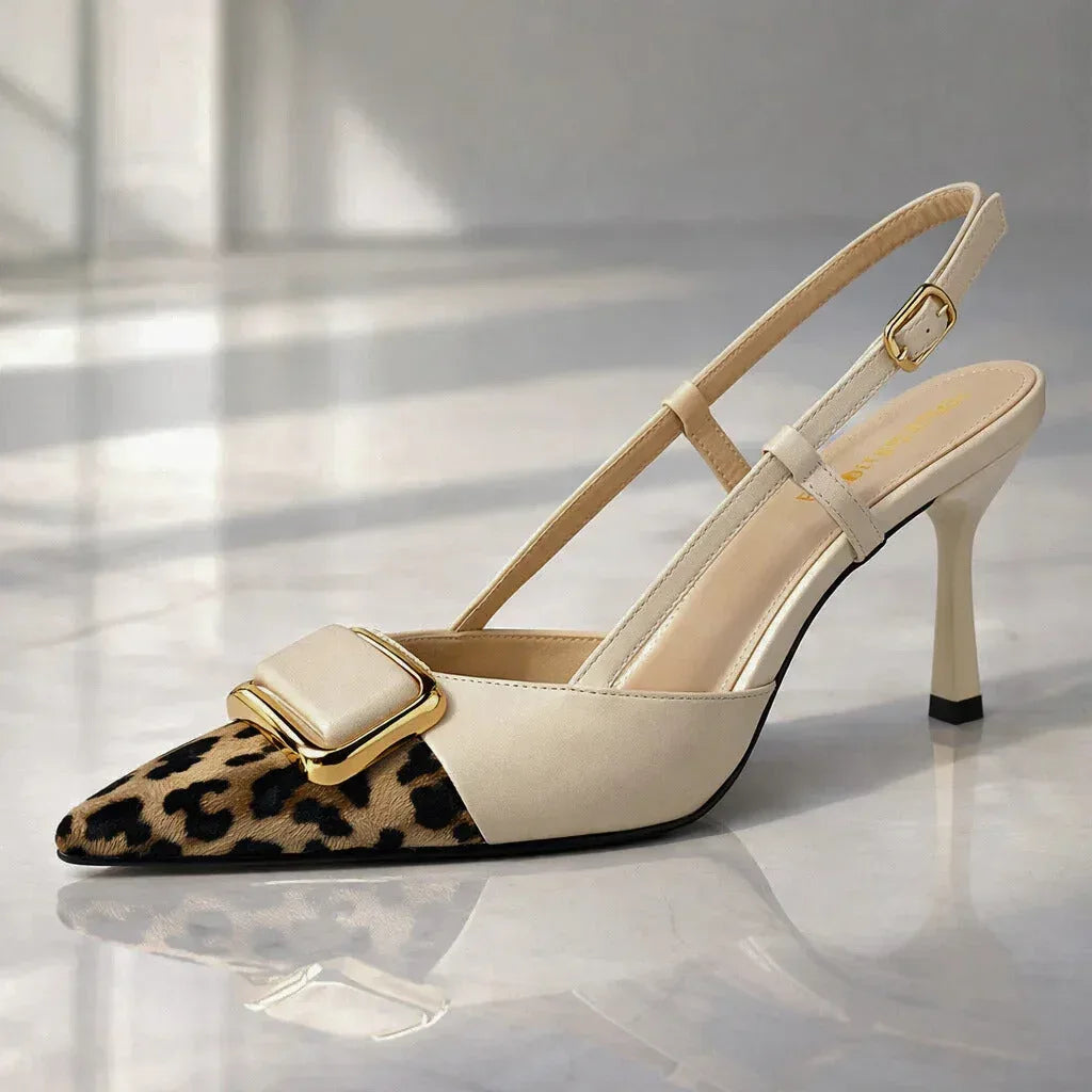 Tacones con estampado de leopardo y detalle de hebilla dorada