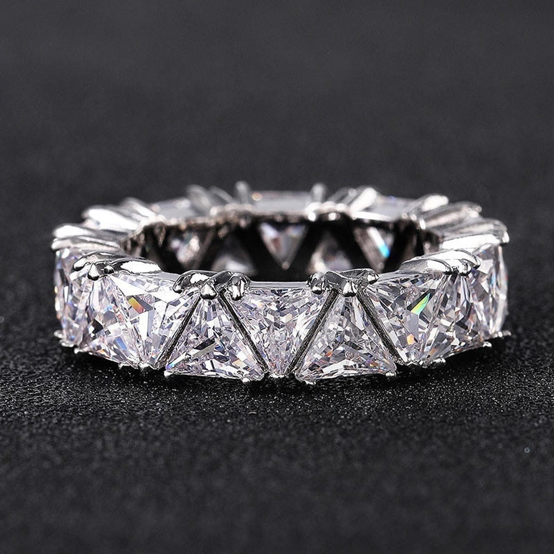 Vintage-Style Triangle Stone Ring with Geometric Setting