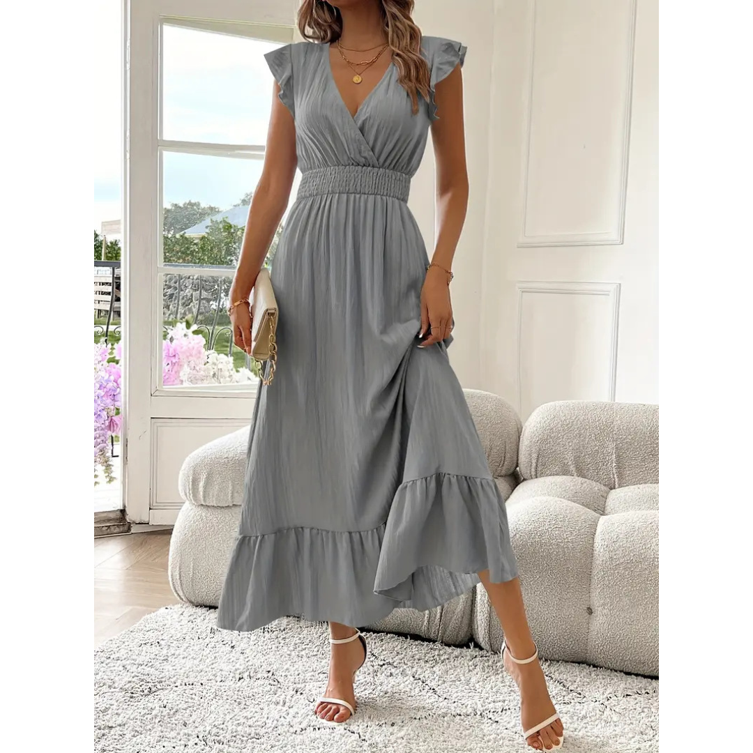 Vestido largo con escote de pico fruncido para los días de verano junto al agua
