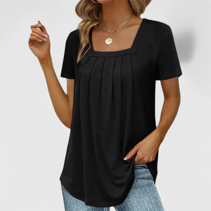 Blusa de verano con escote cuadrado y pliegues sutiles