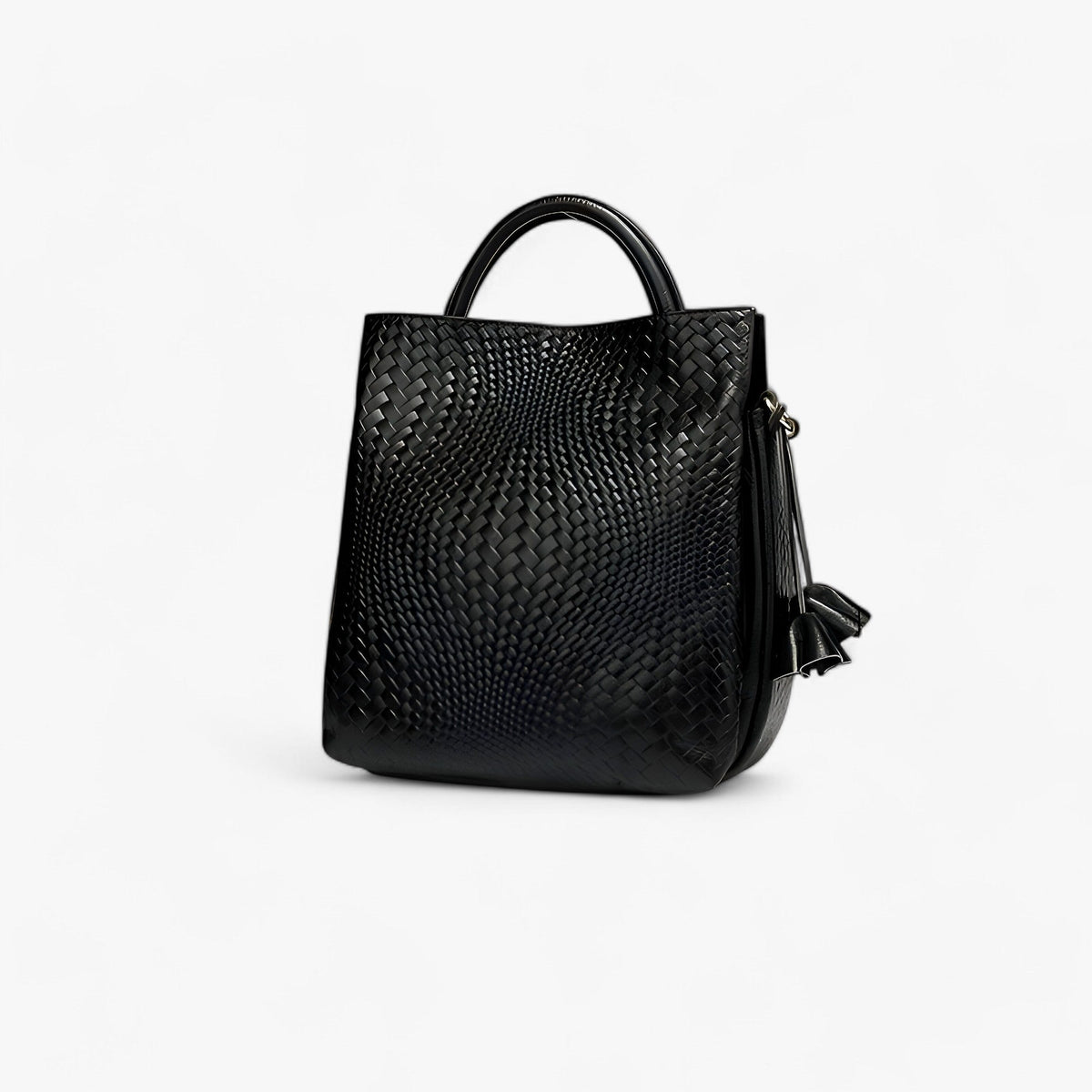 Structured Handbag with Compartments for Everyday Use