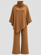 Conjunto de top poncho con cuello drapeado y pantalones rectos