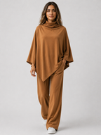 Conjunto de top poncho con cuello drapeado y pantalones rectos