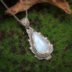 Adjustable Vintage-Style Pendant Necklace with Milky White Stone