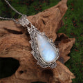 Adjustable Vintage-Style Pendant Necklace with Milky White Stone