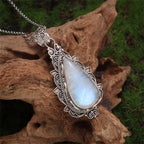 Adjustable Vintage-Style Pendant Necklace with Milky White Stone